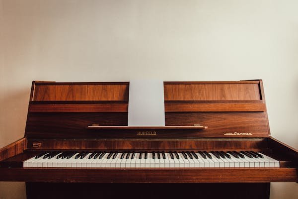 Le piano droit : conseils pour bien choisir son instrument